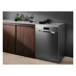 Dishwasher Ultimate 300 Freestanding Electrolux wiht 13 place setting ESA-47200SX